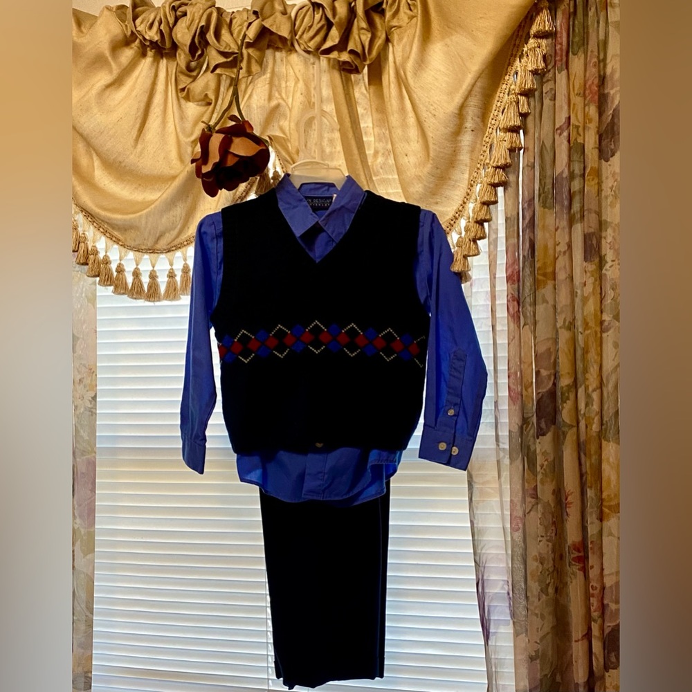 Boys size 5 Formal outfit/suit. Collared shirt, vest, & cuffed slacks